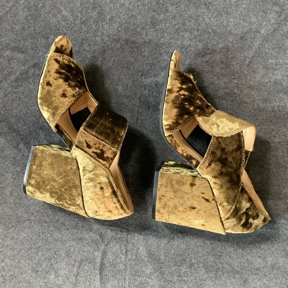 CAbi Interlock Olive Crushed Velvet Chunky Heel Shoes Open Toe Size 7 - Picture 3 of 14